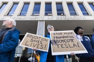 Trump hoped to sign the order of destruption of the Department of Education, the sources say