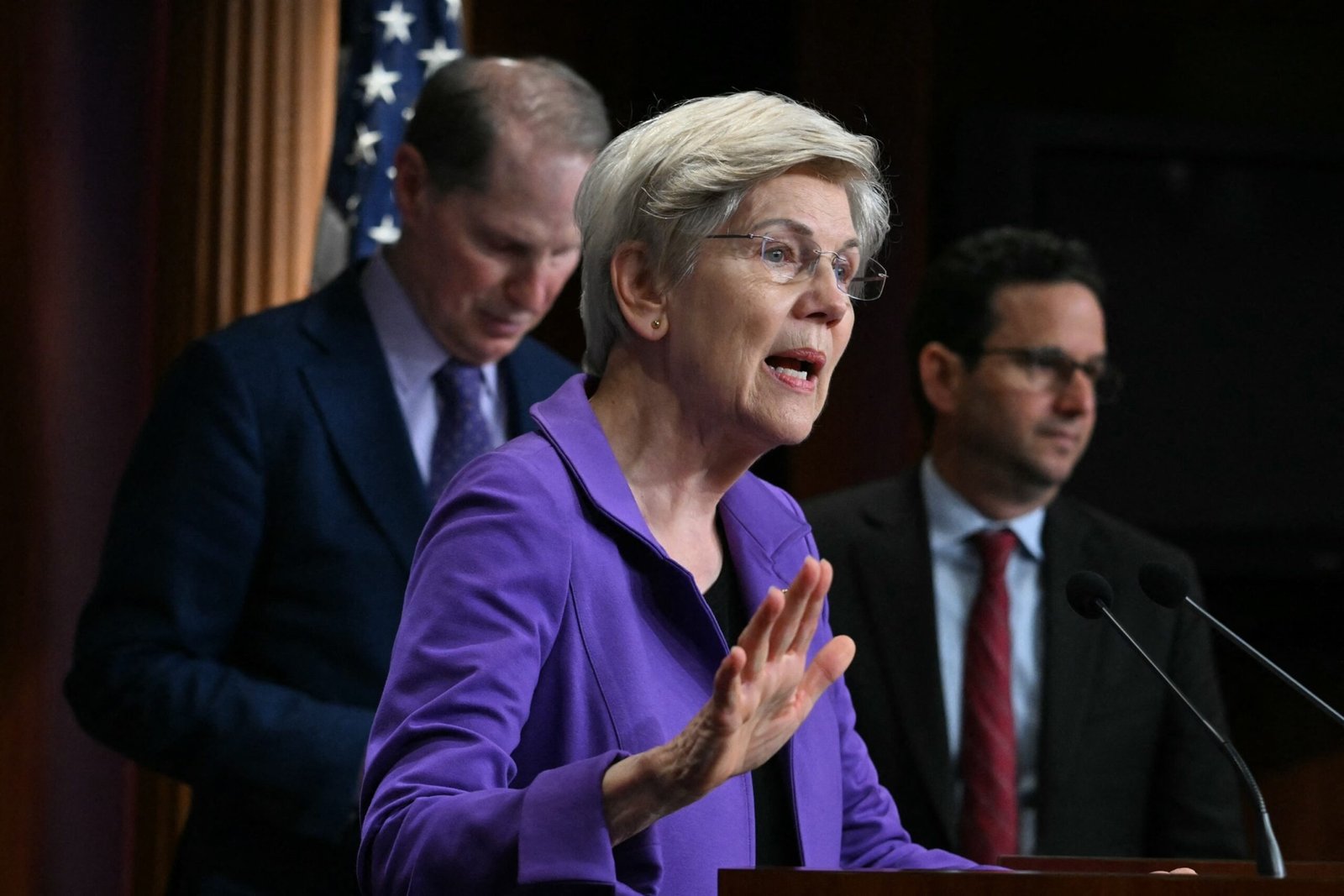 The senator launches a campaign to investigate the closure of the Department of Education: "I will fight with everything I have"